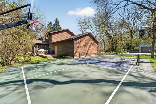 5 Wood Crest Court, Madison, WI 53705
