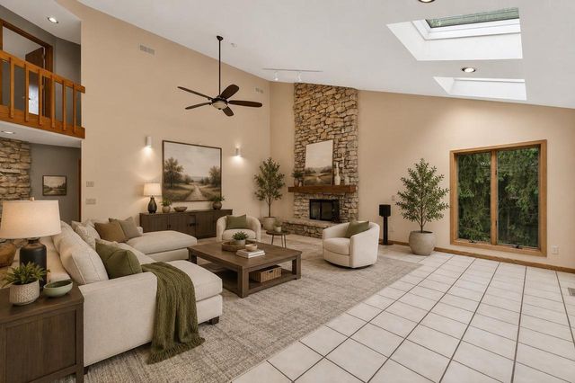 5 Wood Crest Court, Madison, WI 53705