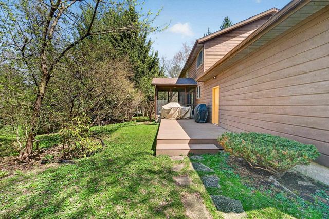 5 Wood Crest Court, Madison, WI 53705