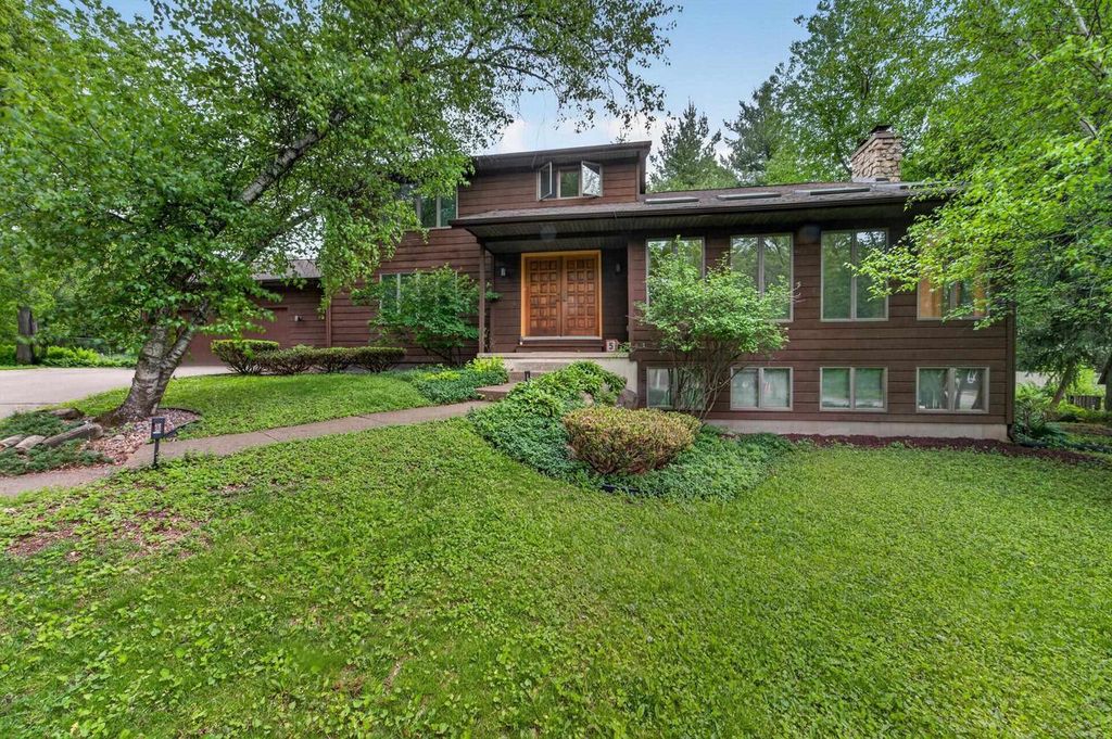 5 Wood Crest Court, Madison, WI 53705