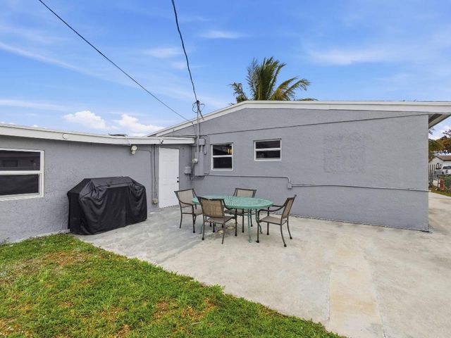 4050 Browning Drive N, West Palm Beach, FL 33406
