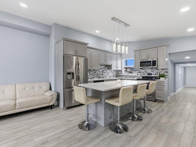 4050 Browning Drive N, West Palm Beach, FL 33406