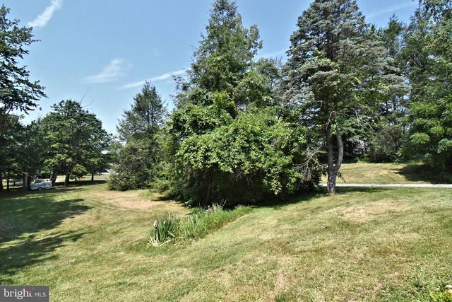1200 N MANOR RD, Honey Brook, PA 19344