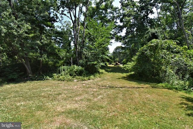 1200 N MANOR RD, Honey Brook, PA 19344