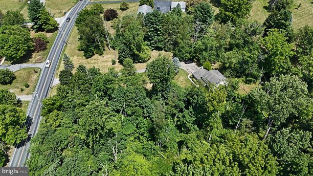 1200 N MANOR RD, Honey Brook, PA 19344