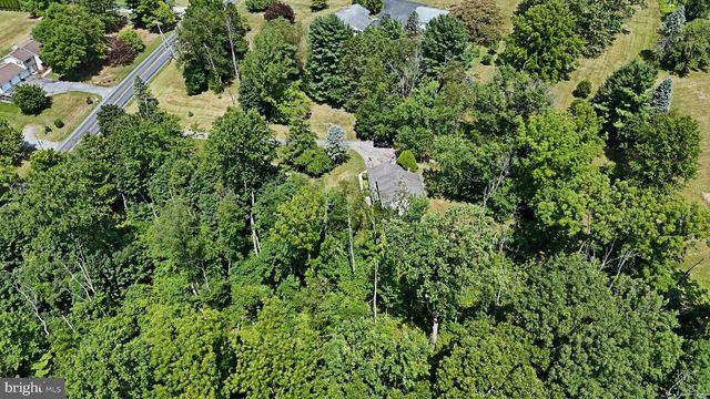 1200 N MANOR RD, Honey Brook, PA 19344
