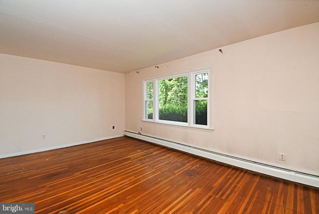 1200 N MANOR RD, Honey Brook, PA 19344