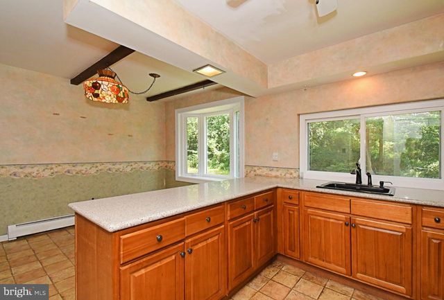 1200 N MANOR RD, Honey Brook, PA 19344