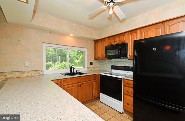 1200 N MANOR RD, Honey Brook, PA 19344