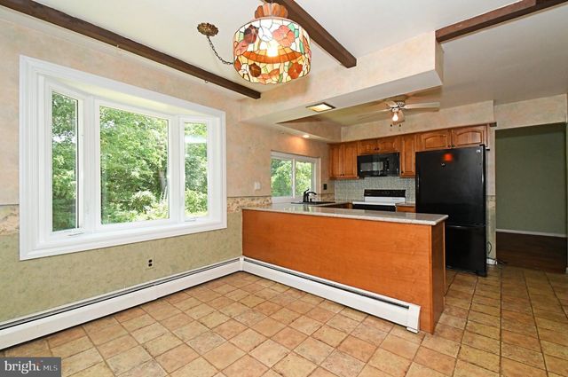 1200 N MANOR RD, Honey Brook, PA 19344