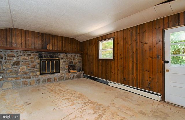 1200 N MANOR RD, Honey Brook, PA 19344