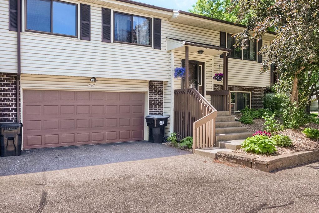 11847 Undercliff Street NW, Coon Rapids, MN 55433