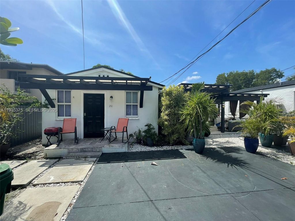 210 NE 110th 210, Miami, FL 33161