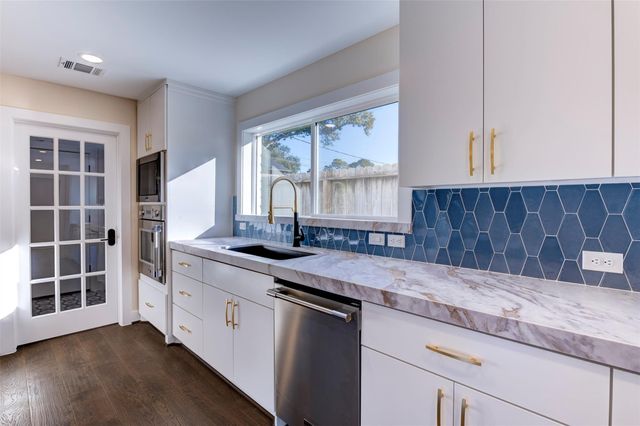 12518 Woodthorpe Lane, Houston, TX 77024