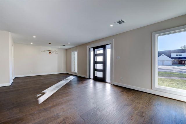 12518 Woodthorpe Lane, Houston, TX 77024