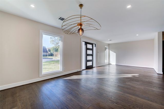 12518 Woodthorpe Lane, Houston, TX 77024