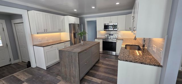 5310 Hauser Way, West Bloomfield, MI 48323