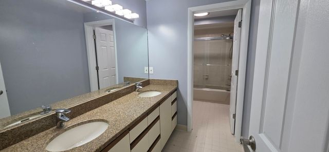 5310 Hauser Way, West Bloomfield, MI 48323