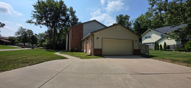 5310 Hauser Way, West Bloomfield, MI 48323