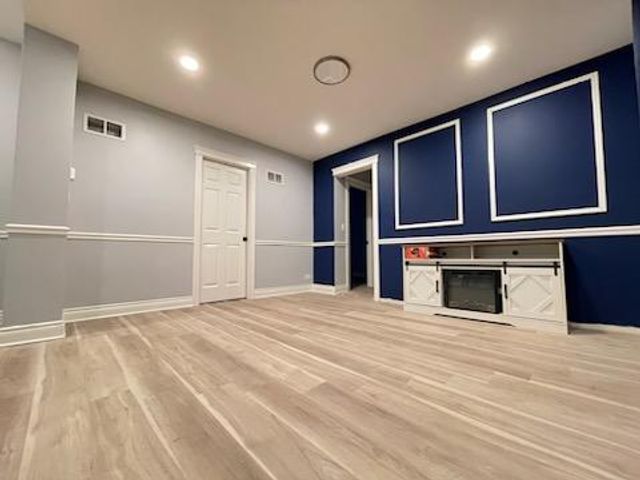 1455 W Highland Avenue 1, Chicago, IL 60660