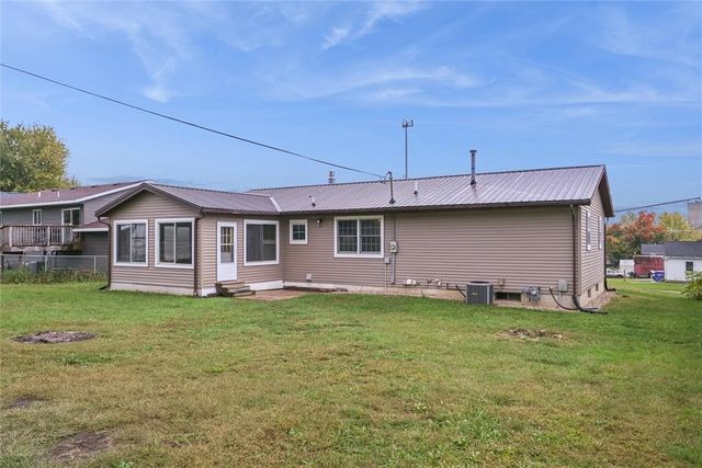 201 Grove Street NW, Shellsburg, IA 52332