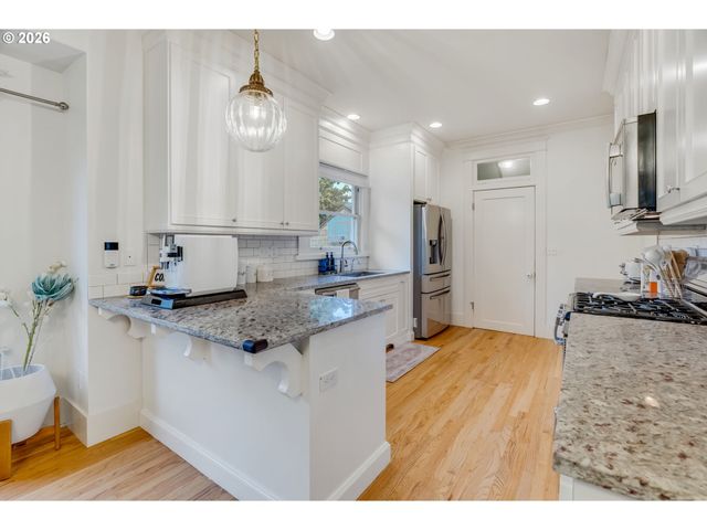2534 Se 32ND Ave, Portland, OR 97202