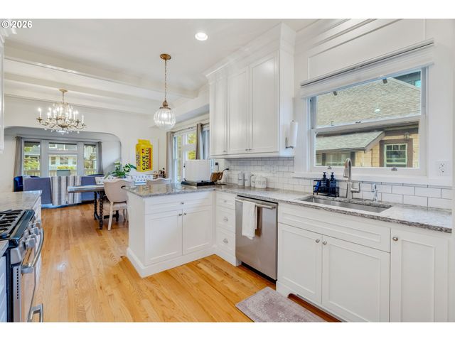 2534 Se 32ND Ave, Portland, OR 97202