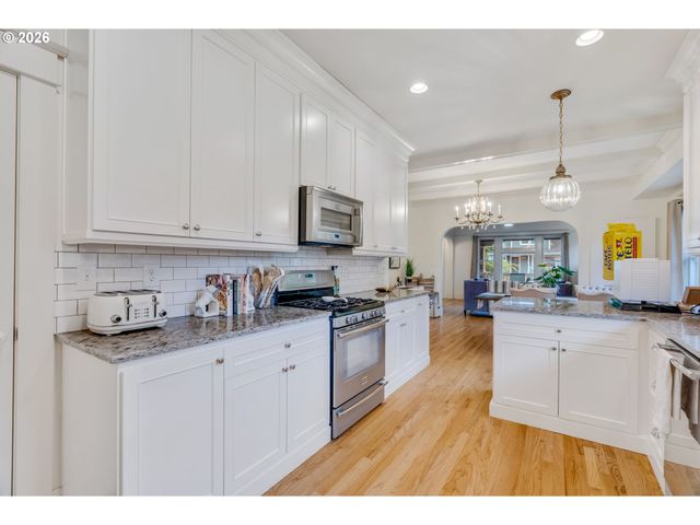 2534 Se 32ND Ave, Portland, OR 97202