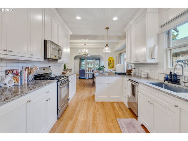 2534 Se 32ND Ave, Portland, OR 97202