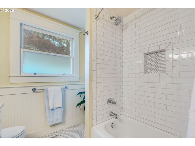 2534 Se 32ND Ave, Portland, OR 97202