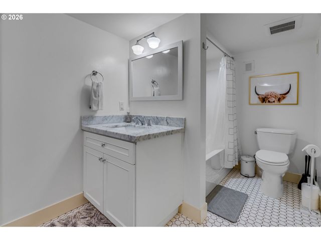 2534 Se 32ND Ave, Portland, OR 97202