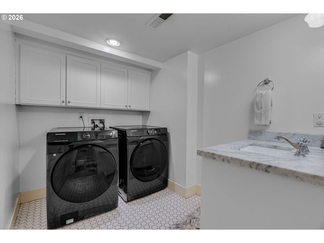 2534 Se 32ND Ave, Portland, OR 97202