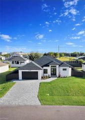 518 NW 1 LN, Cape Coral, FL 33993