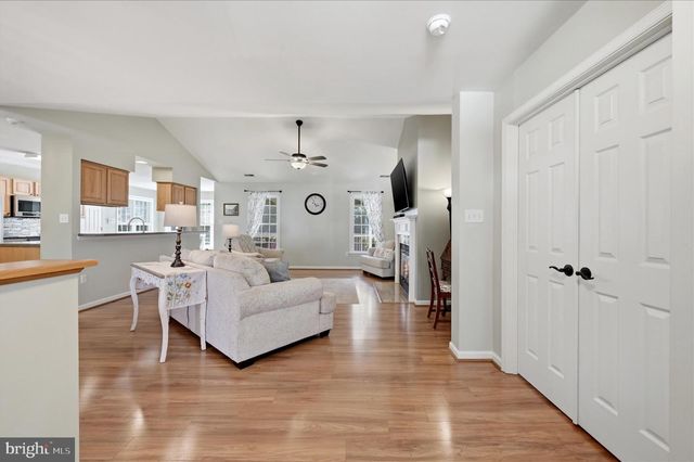 24 CREIGHTON CT, Martinsburg, WV 25404