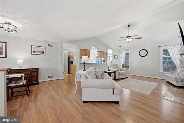 24 CREIGHTON CT, Martinsburg, WV 25404