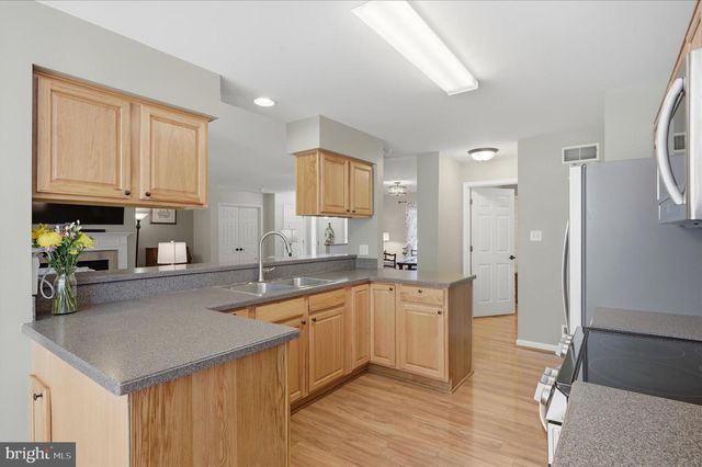 24 CREIGHTON CT, Martinsburg, WV 25404