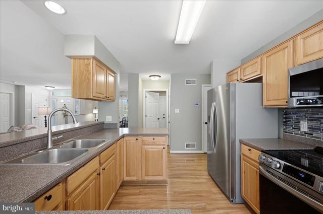 24 CREIGHTON CT, Martinsburg, WV 25404