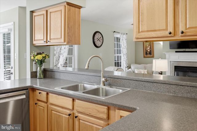 24 CREIGHTON CT, Martinsburg, WV 25404