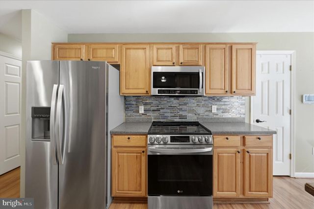 24 CREIGHTON CT, Martinsburg, WV 25404