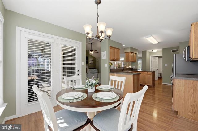 24 CREIGHTON CT, Martinsburg, WV 25404