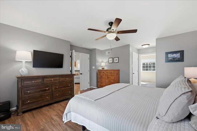 24 CREIGHTON CT, Martinsburg, WV 25404