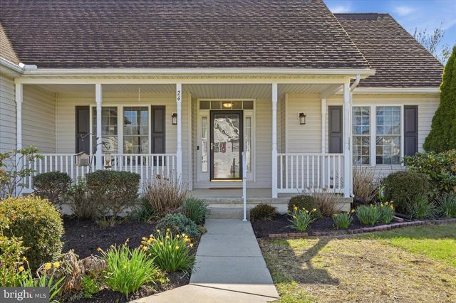 24 CREIGHTON CT, Martinsburg, WV 25404