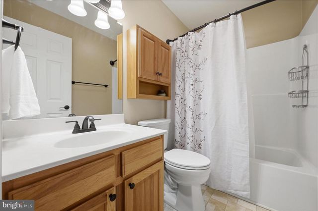 24 CREIGHTON CT, Martinsburg, WV 25404