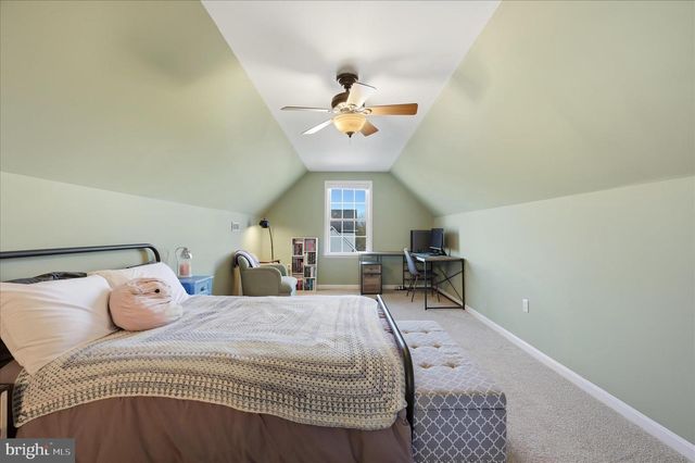 24 CREIGHTON CT, Martinsburg, WV 25404