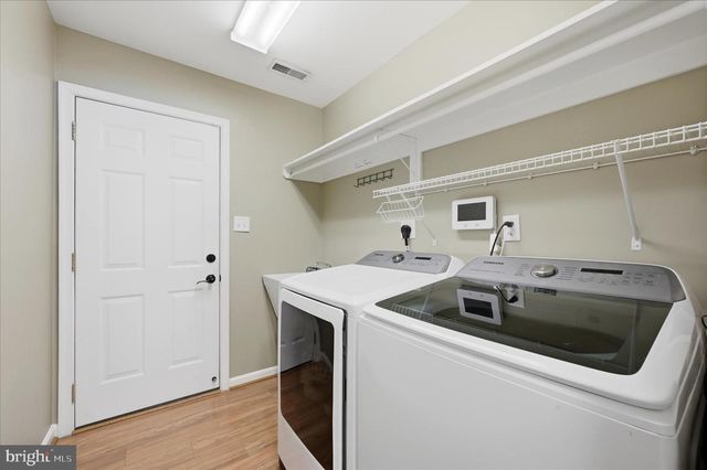 24 CREIGHTON CT, Martinsburg, WV 25404