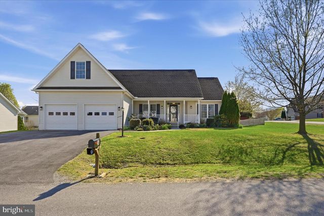 24 CREIGHTON CT, Martinsburg, WV 25404