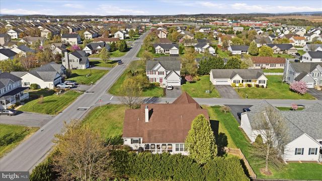 24 CREIGHTON CT, Martinsburg, WV 25404
