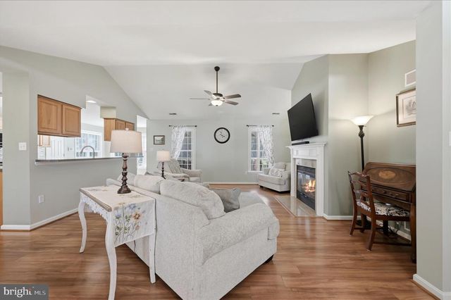 24 CREIGHTON CT, Martinsburg, WV 25404
