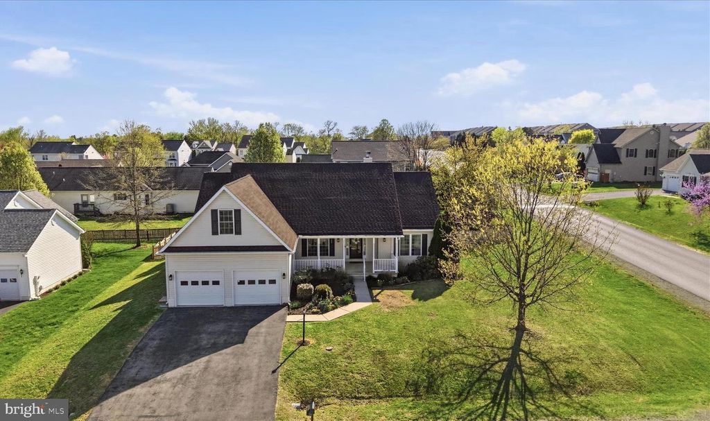 24 CREIGHTON CT, Martinsburg, WV 25404