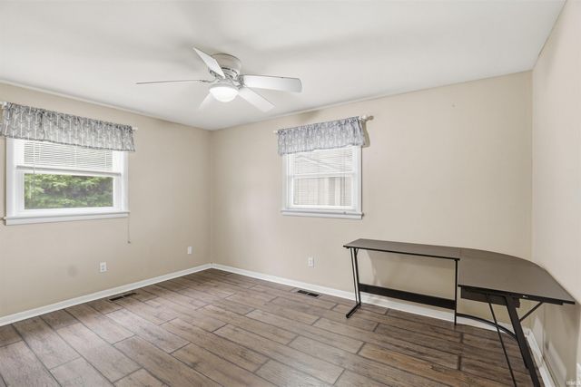 940 Hollyhill Drive, Fort Wayne, IN 46819